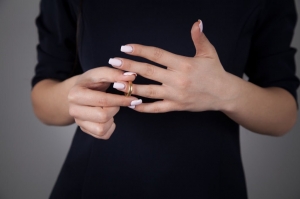 What is the Standard Ring Size for a Woman?